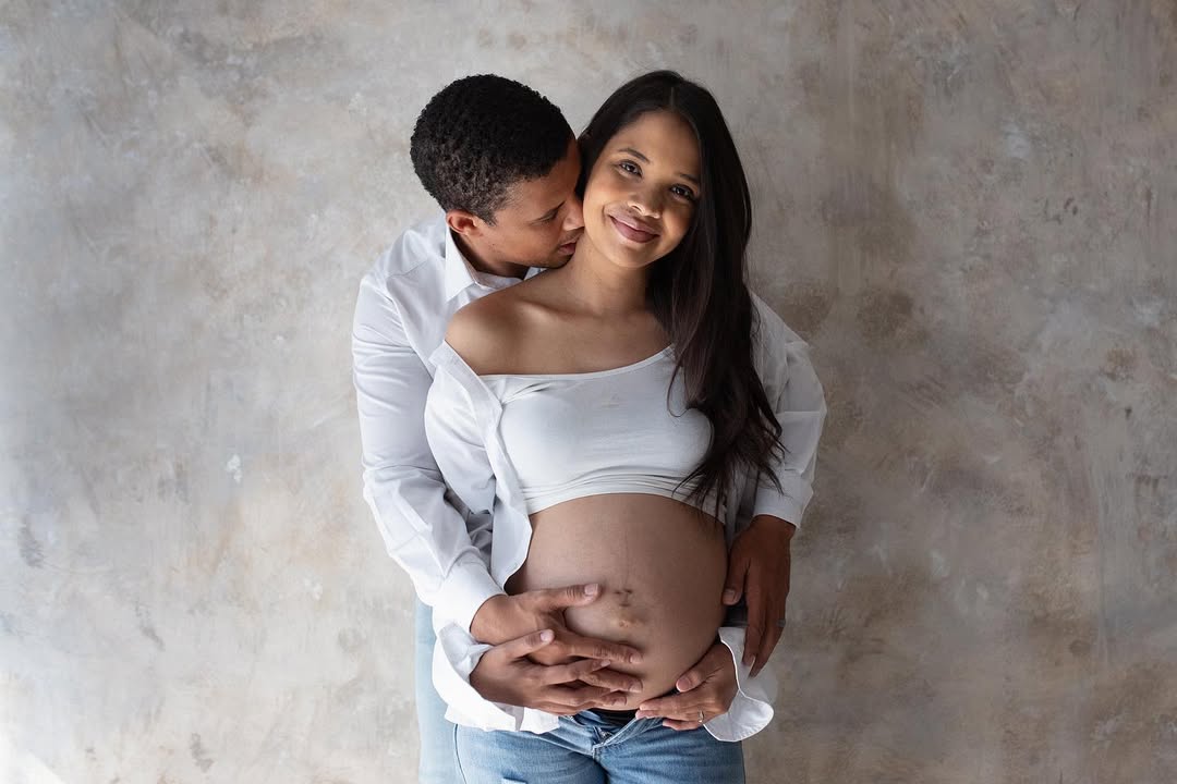 Maternity shoot outdoors